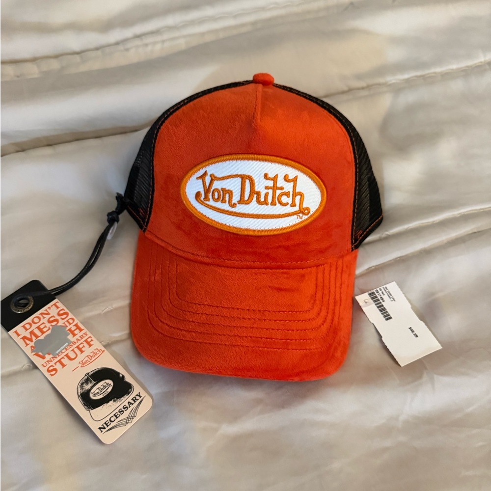 Von Dutch Red and Black Cap NWT✨